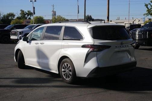 2024 Toyota Sienna XLE