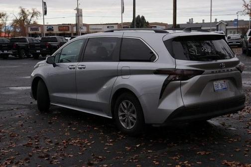 2024 Toyota Sienna XLE