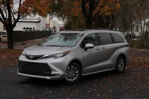 2024 Toyota Sienna XLE