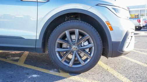 2024 Volkswagen Tiguan 2.0T SE