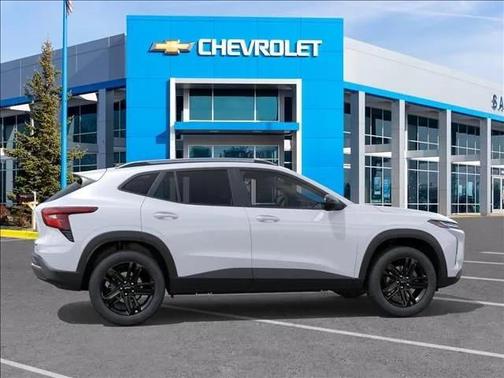 Summit White 2026 Chevrolet Trax FWD ACTIV