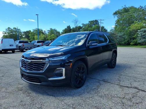 Mosaic Black Metallic 2022 Chevrolet Traverse LT Cloth