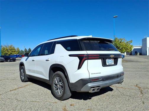 2024 Chevrolet Traverse LT