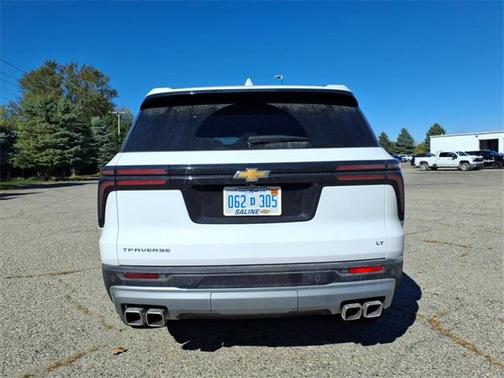 2024 Chevrolet Traverse LT