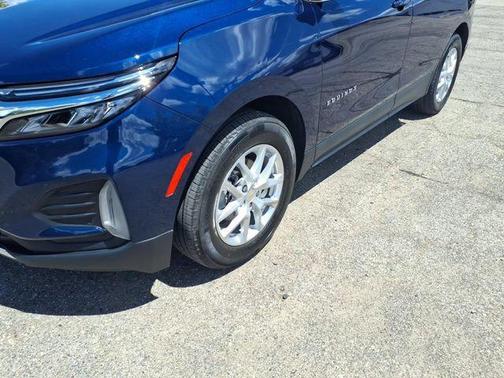 Blue Glow Metallic 2022 Chevrolet Equinox 1LT