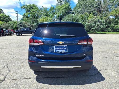 Blue Glow Metallic 2022 Chevrolet Equinox 1LT