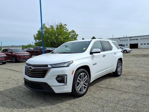 Summit White 2023 Chevrolet Traverse High Country
