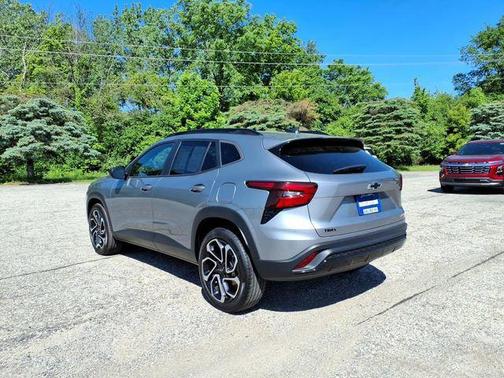 Sterling Gray Metallic 2024 Chevrolet Trax FWD 2RS
