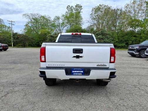 Iridescent Pearl Tricoat 2018 Chevrolet Silverado 1500 High Country
