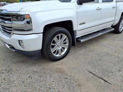 Iridescent Pearl Tricoat 2018 Chevrolet Silverado 1500 High Country
