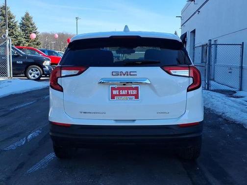 Summit White 2024 GMC Terrain SLE