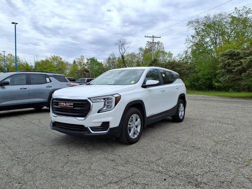 Summit White 2024 GMC Terrain SLE