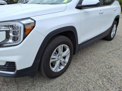 Summit White 2024 GMC Terrain SLE