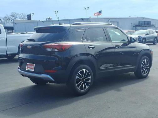 Mosaic Black Metallic 2024 Chevrolet Trailblazer LT