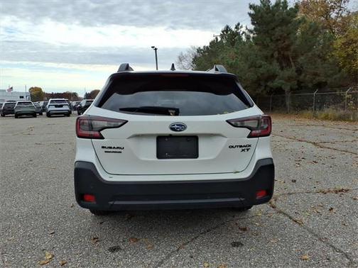 Crystal White Pearl 2024 Subaru Outback Onyx Edition XT