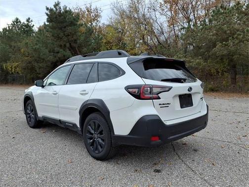 Crystal White Pearl 2024 Subaru Outback Onyx Edition XT