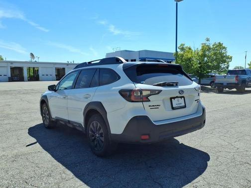 Crystal White Pearl 2024 Subaru Outback Onyx Edition XT