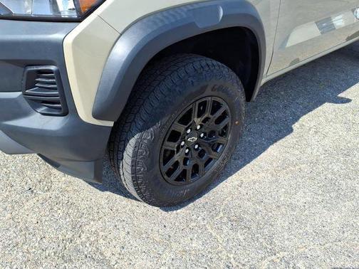 Sand Dune Metallic 2023 Chevrolet Colorado Trail Boss