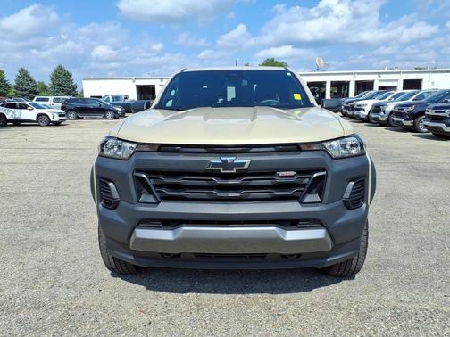 Sand Dune Metallic 2023 Chevrolet Colorado Trail Boss