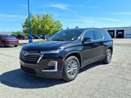 Mosaic Black Metallic 2023 Chevrolet Traverse LT Cloth