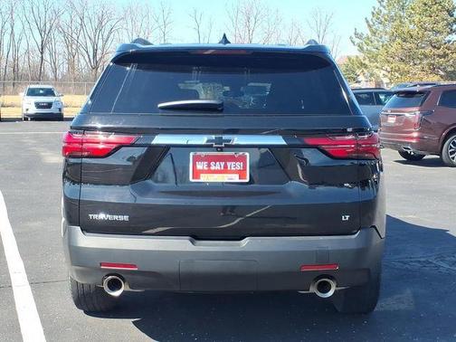 Mosaic Black Metallic 2023 Chevrolet Traverse LT Cloth