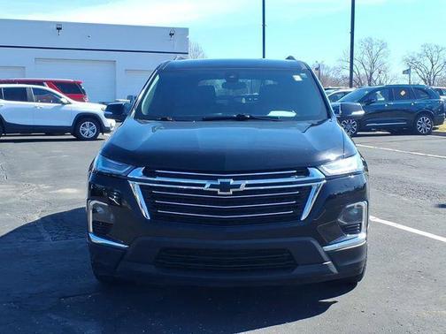 Mosaic Black Metallic 2023 Chevrolet Traverse LT Cloth