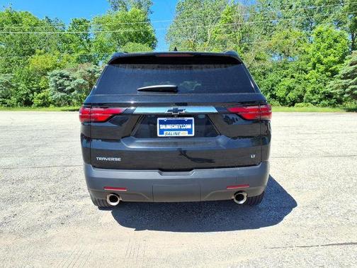 Mosaic Black Metallic 2023 Chevrolet Traverse LT Cloth