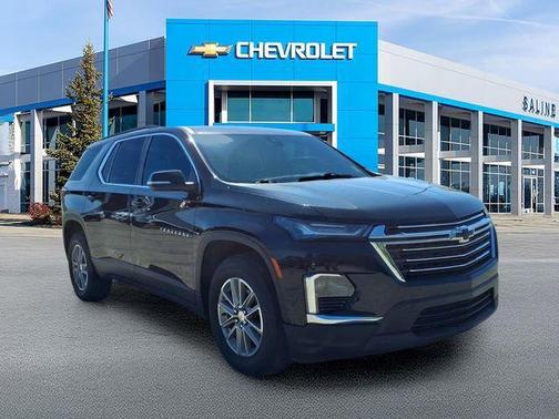 Mosaic Black Metallic 2023 Chevrolet Traverse LT Cloth