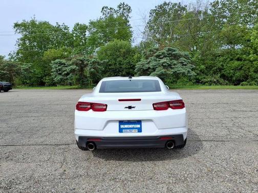 Summit White 2022 Chevrolet Camaro 1LT