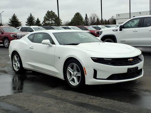 Summit White 2022 Chevrolet Camaro 1LT