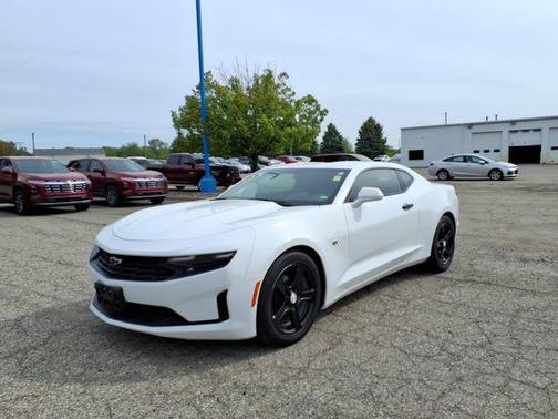 Summit White 2022 Chevrolet Camaro 1LT