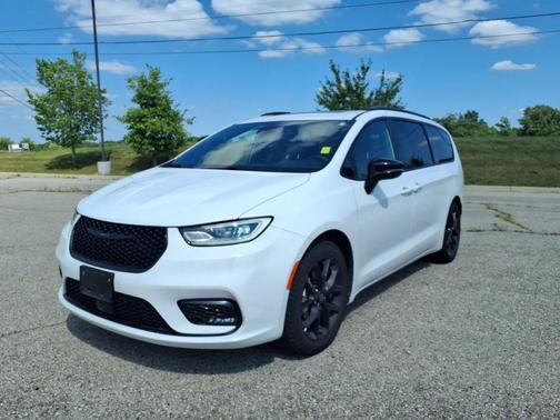 Bright White Clearcoat 2025 Chrysler Pacifica Limited