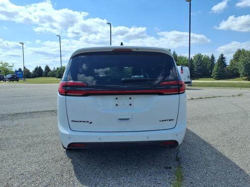 Bright White Clearcoat 2025 Chrysler Pacifica Limited