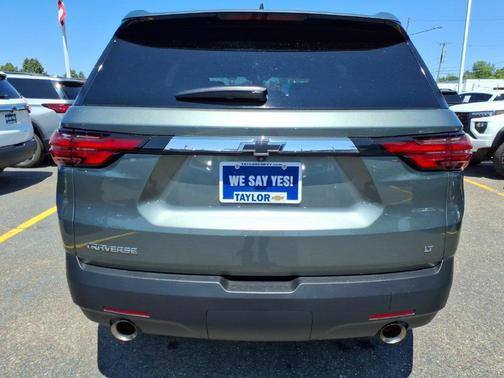 Silver Sage Metallic 2023 Chevrolet Traverse LT Cloth