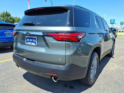 Silver Sage Metallic 2023 Chevrolet Traverse LT Cloth
