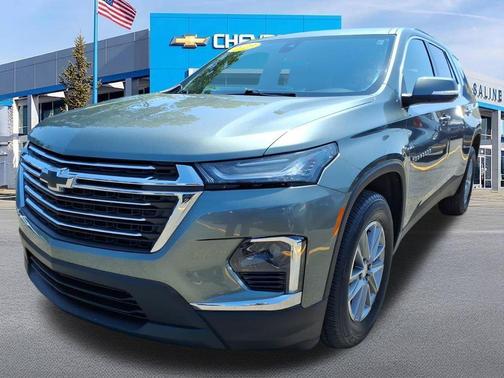 Silver Sage Metallic 2023 Chevrolet Traverse LT Cloth