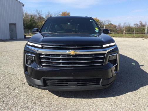 Mosaic Black Metallic 2026 Chevrolet Traverse LT