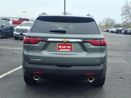 Silver Sage Metallic 2023 Chevrolet Traverse LT Cloth