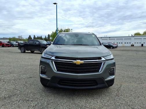 Silver Sage Metallic 2023 Chevrolet Traverse LT Cloth