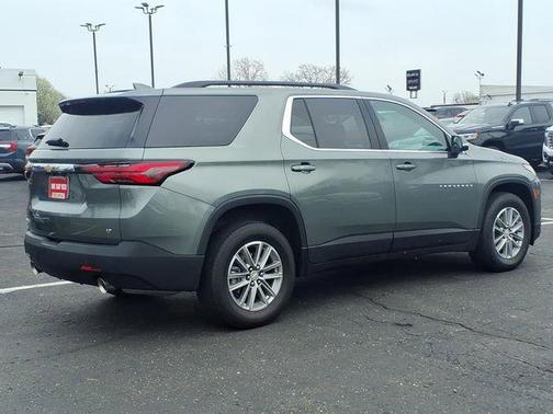 Silver Sage Metallic 2023 Chevrolet Traverse LT Cloth