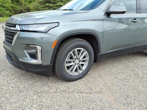 Silver Sage Metallic 2023 Chevrolet Traverse LT Cloth
