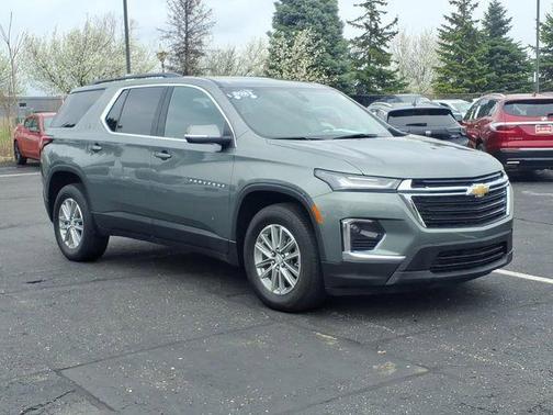 Silver Sage Metallic 2023 Chevrolet Traverse LT Cloth