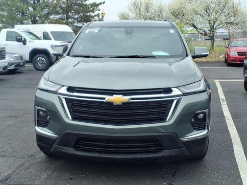 Silver Sage Metallic 2023 Chevrolet Traverse LT Cloth