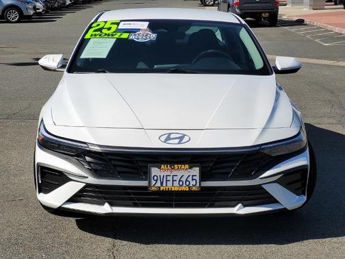 White 2025 Hyundai ELANTRA SE