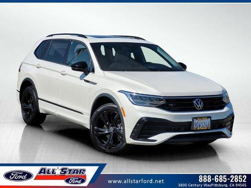 Opal White Pearl Effect 2023 Volkswagen Tiguan 2.0T SE R-LINE BLACK