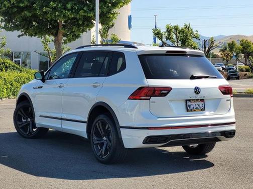 Opal White Pearl Effect 2023 Volkswagen Tiguan 2.0T SE R-LINE BLACK