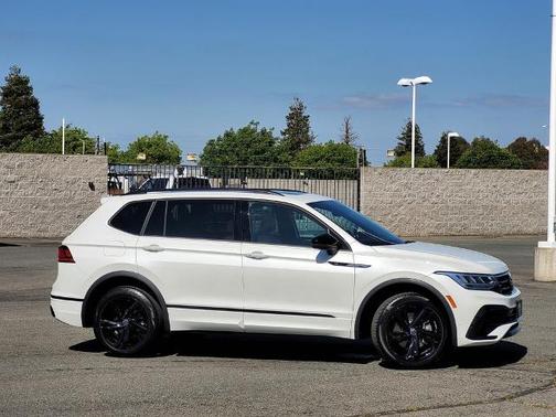 Opal White Pearl Effect 2023 Volkswagen Tiguan 2.0T SE R-LINE BLACK