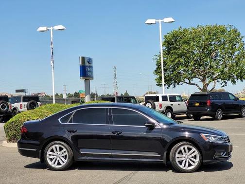 Deep Black Pearl Effect 2018 Volkswagen Passat 2.0T SEL PREMIUM