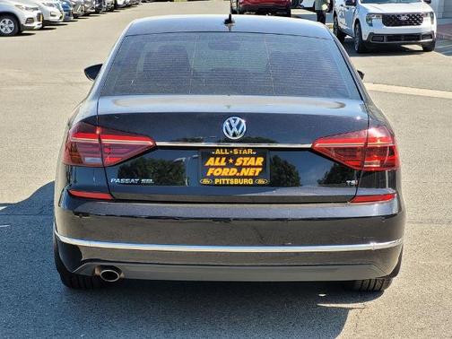 Deep Black Pearl Effect 2018 Volkswagen Passat 2.0T SEL PREMIUM