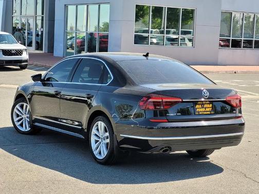 Deep Black Pearl Effect 2018 Volkswagen Passat 2.0T SEL PREMIUM